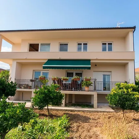 Guest house Sandra 4*