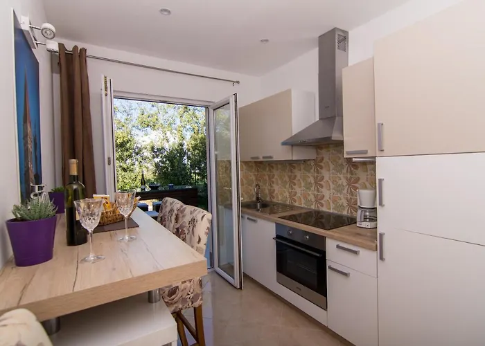 Sandra Guest house 4*