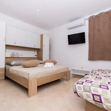 Guest house Sandra 4*